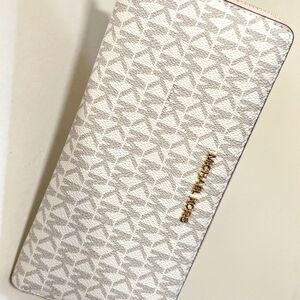 Michael Kors Wristlet NWT